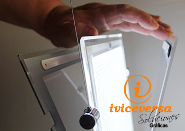 Portacarteles led Luminoso